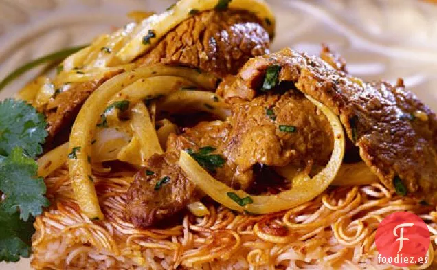 Pasteles de Fideos con Salteado de Carne de Coco