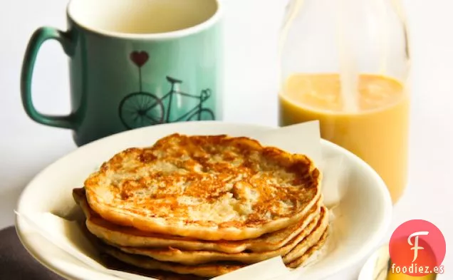 Tortitas De Plátano De Malasia Con Cuajada De Coco Y Limón