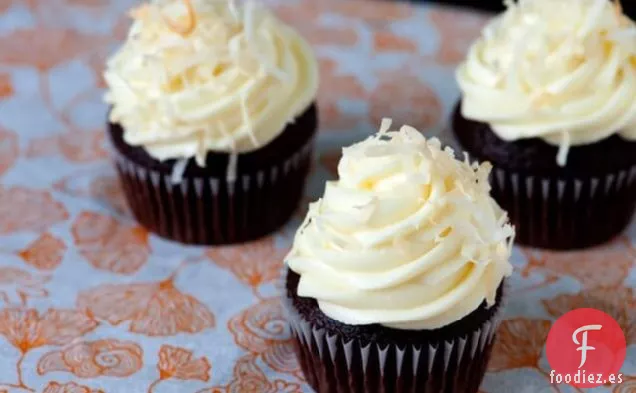 Cupcakes De Chocolate Y Café Con Glaseado De Coco