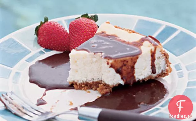 Tarta de Queso Cremosa con Salsa de Chocolate Espresso