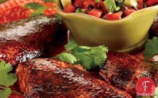 Pollo Con Especias De Cacao y café Con Mole De Salsa