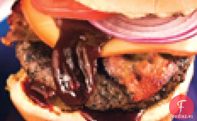 Hamburguesas con Queso Frotadas con Café con Salsa de Barbacoa Texas