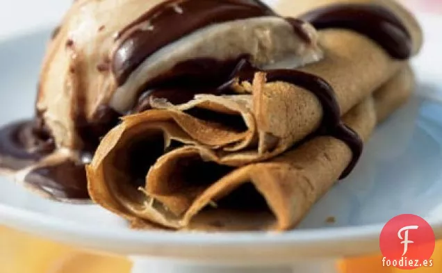 Crepes Espresso con Helado y Salsa de Chocolate Negro