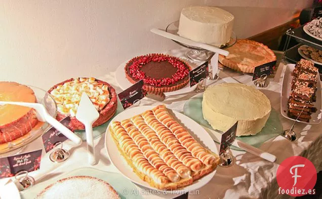 Pastel De Manzana Y Arándanos Con Glaseado De Azúcar Morena