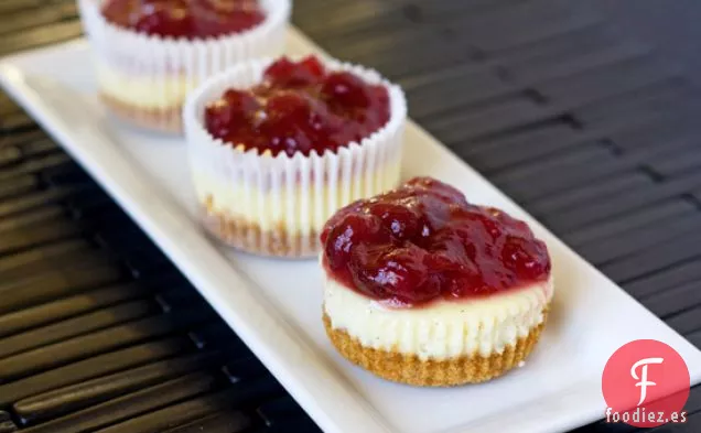 Mini Pasteles De Queso Con Frijoles De Vainilla Con Relleno De Arándanos Navideños