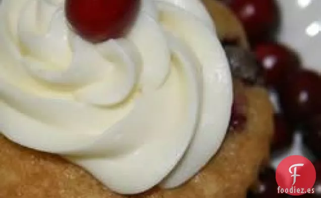 Pastel de chocolate blanco y arándanos