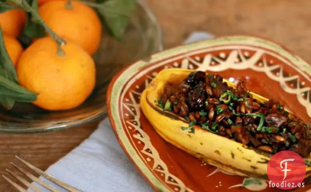 Calabaza Delicata Rellena De Champiñones, Farro , Pacanas y C Secas