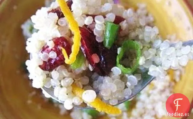 Ensalada De Quinua Con Arándanos, Cebolletas y Corteza de Naranja