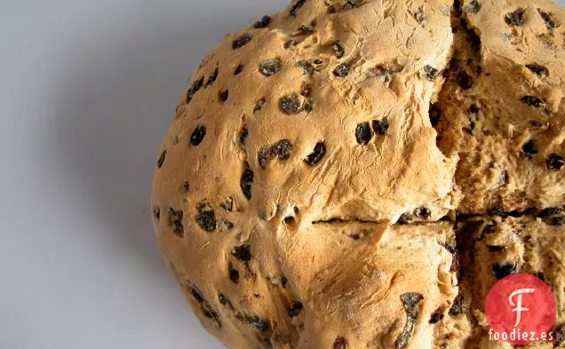Pan De Soda Marrón Con Grosellas Y Alcaravea