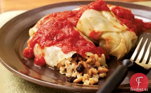 Rollos de Col Rellena de Cebada con Piñones y Grosellas