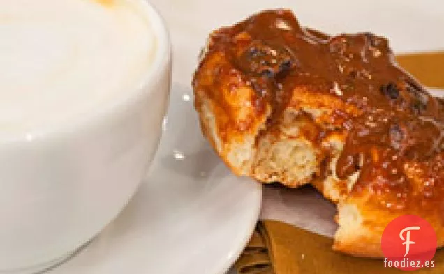 Rollos De Canela Con Salsa Cajeta