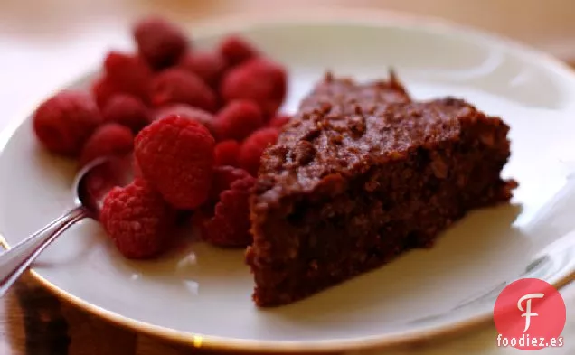 Pastel de Chocolate, Frutos Secos y Dátiles