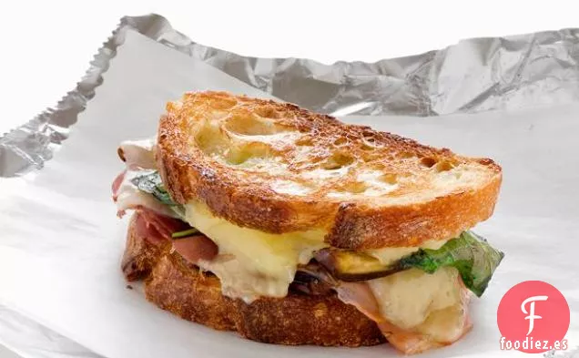 Queso a la Parrilla Con Dátiles y Jamón