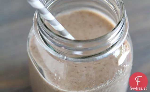 Batido de Leche De almendras Con Avena y Dátiles