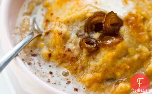 Crema De Trigo Con Dátiles De Arce Y Remolino De Especias De Calabaza
