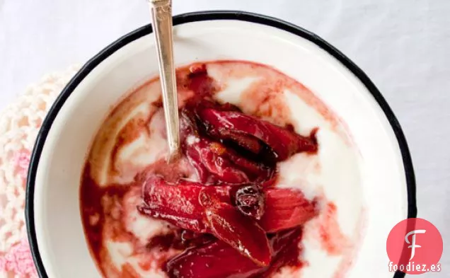 Ruibarbo Royale Escalfado Seis ingredientes (y Sal)