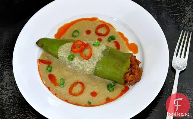 Chiles Rellenos Con Chorizo, Dátiles Y Salsa De Almendras