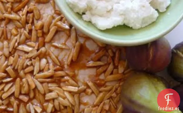 Ricota Con Higos Frescos Y Almendras Dulces