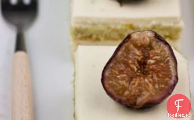 Pastel de Mascarpone de Pistacho con Higos Asados