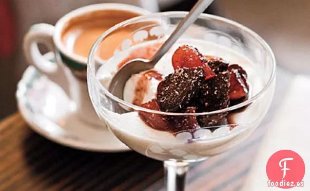 Panna Cotta De Suero De Mantequilla Con Higos Escalfados De Zinfandel