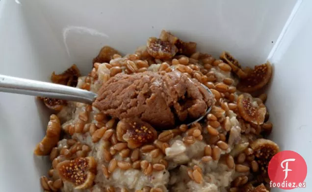 Harina De Avena Con Plátano, Higos Y Mantequilla De Almendras