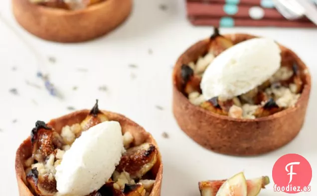 Tartas De Streusel De Higo De Jengibre Con Helado De Miel De Lavanda