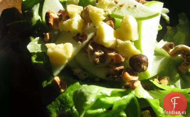 Ensalada De Manzana, Avellana Y Queso Cheddar
