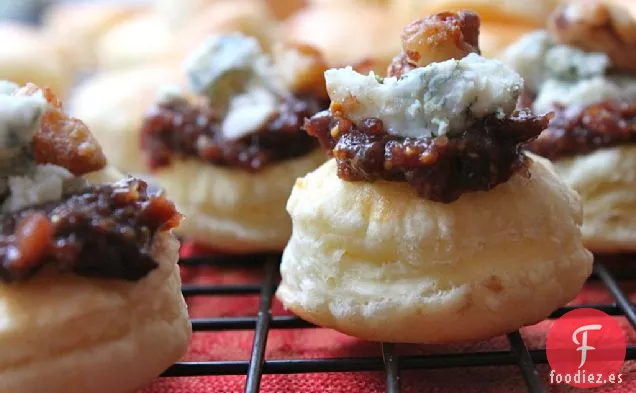 Bocados De Hojaldre Con Stilton, Mermelada De Higos Y Nueces Glaseadas Con Caramelo