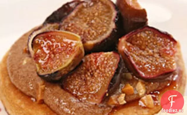 Tarta De Higos Tibia Con Crema De Canela y almendras Y Reducción De Oporto