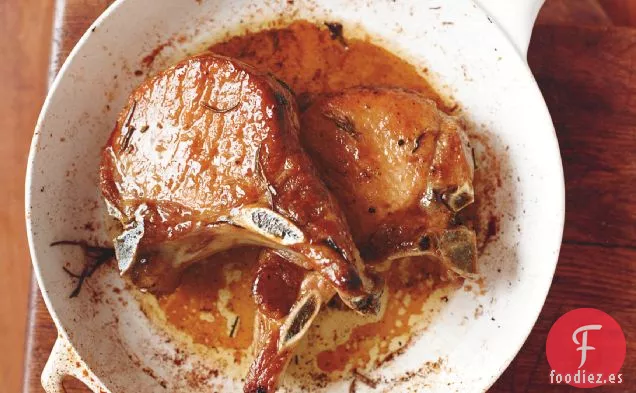 Chuletas De Cerdo De Doble Corte En Salmuera y Enebro