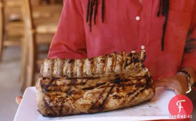 Costilla de Cerdo Asada con Puré de Cebolla Dulce y Tempura de Salvia Crujiente