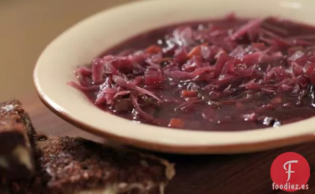 Sopa de Repollo Rojo Agridulce al Estilo Alemán