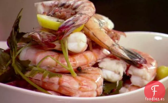 Camarones Escalfados con Hojas de Laurel y Limón
