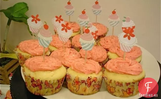 Cupcakes De Vainilla Con Crema De Mantequilla De Fresa