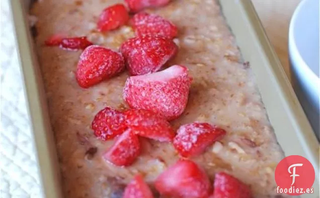 Pan de Avena Cortado en Acero con Fresa y azúcar y Canela