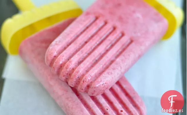 Paletas heladas de yogur y fresa