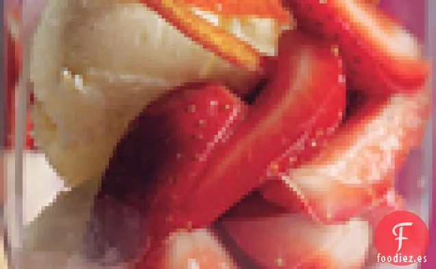 Fresas Romanoff con Helado de Crema Fresca