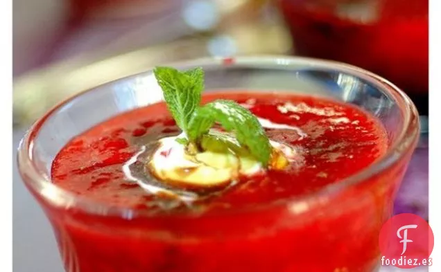 Sopa De Fresa Con Menta Y Balsámico