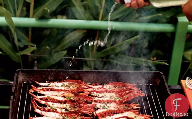 Camarones Gigantes a la Parrilla con Mantequilla de Hierbas y Ajo