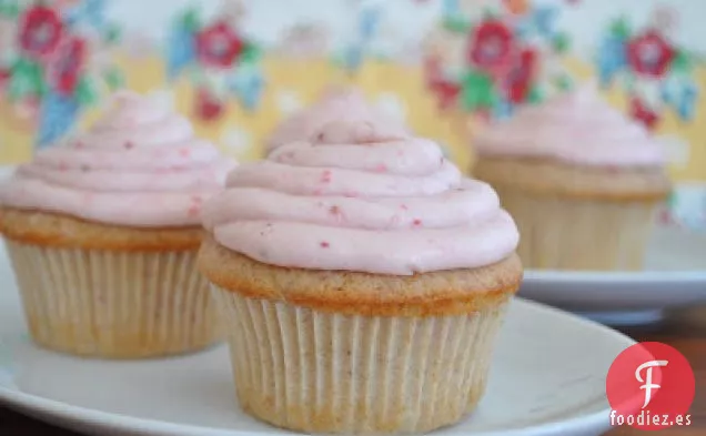 Cupcakes De Fresa Con Glaseado De Queso Crema De Fresa