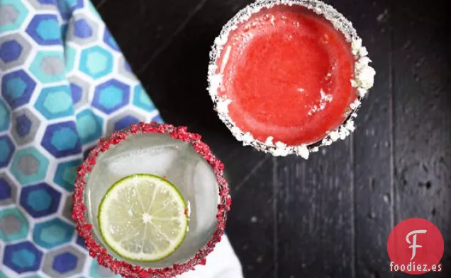 Helado De Piña y fresa Con Azúcar De Borde De Piña