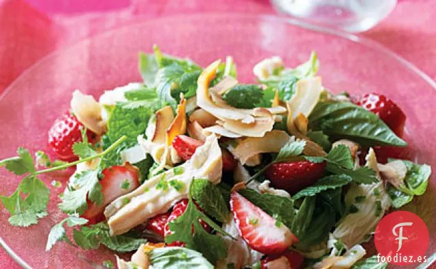 Ensalada Tailandesa de Pollo Rallado y Fresa