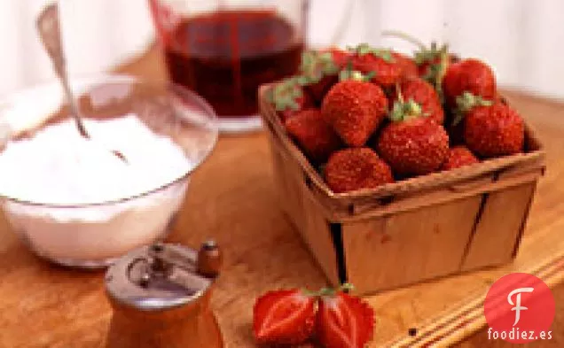 Helado Con Fresas Y Vino Tinto