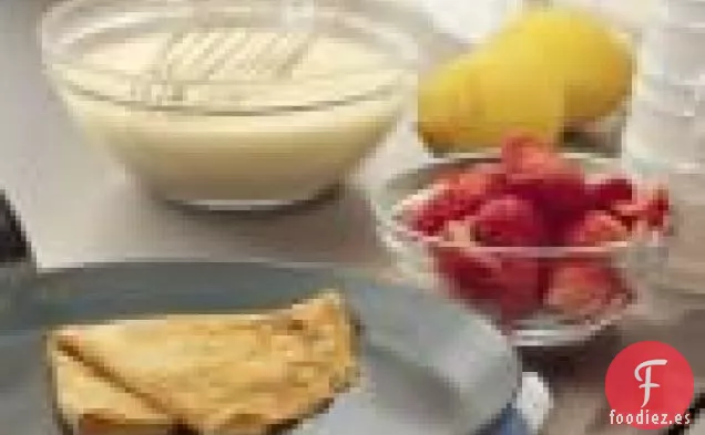 Crepes De Limón Con Fresas, Mermelada Y Mascarpone