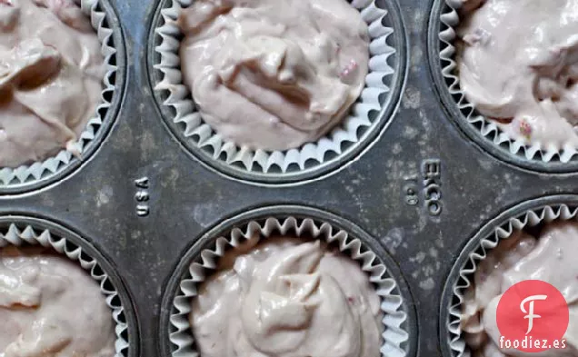 Cupcakes De Fresa Frescos Con Glaseado De Coco