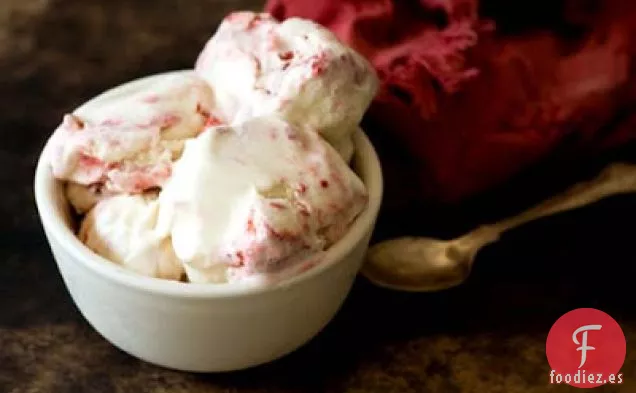 Helado De Fresa Con Guajillo