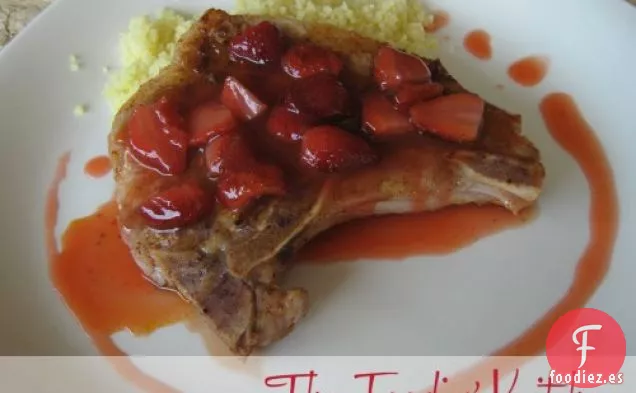 Chuletas De Cerdo Espolvoreadas De Chile Con Fresas