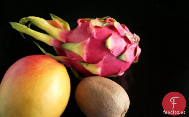 Ensalada De Pitaya, Kiwi, Y Mango (fruta Del dragón, Kiwi Y Mango