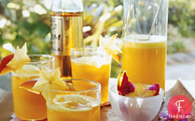 Cócteles De Ron De Piña Y Mango