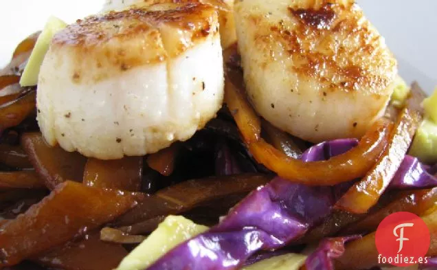Vieiras Chamuscadas Con Ensalada De Mango Carmelizado